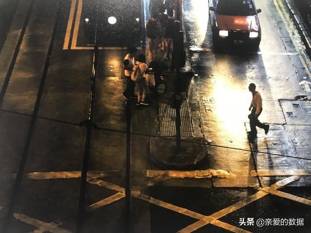 建高速公路的收费站