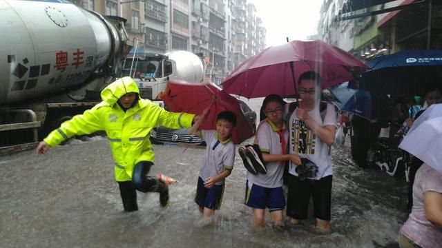 暴雨来袭，白云多地水浸，他们冲在第一线