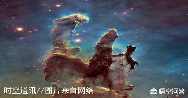 不同角度看宇宙星云的光彩