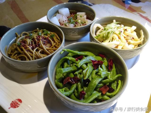 中国十大美食街西安回民街遍地都是美食，能让你三天都吃不完！