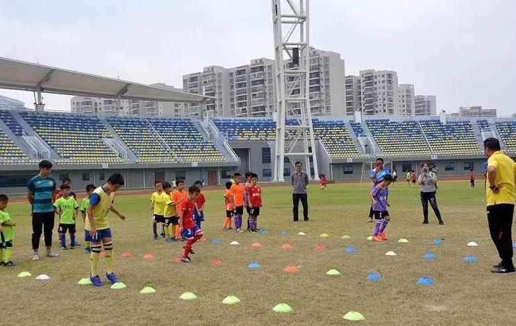 足梦视界|公益足球训练营,一起享受最好的训练