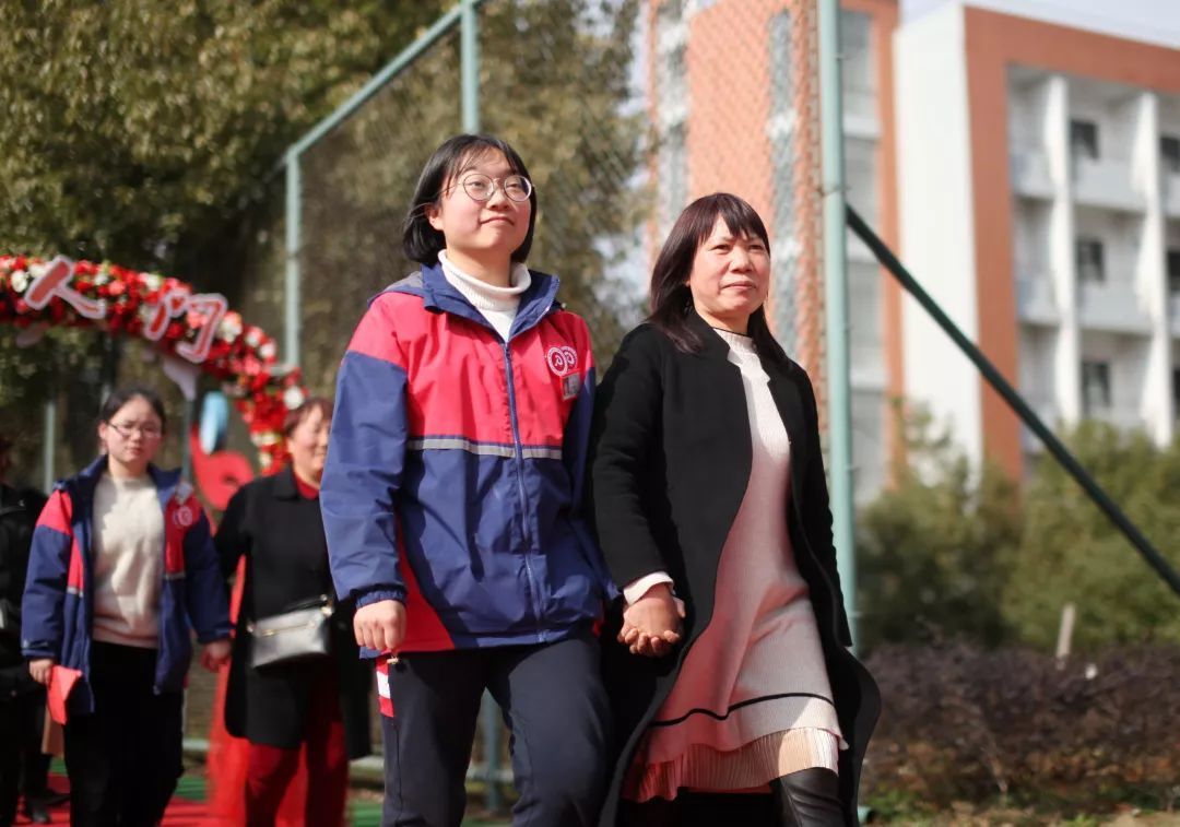 青春心向党,建功新时代--高三成人礼励志教育活