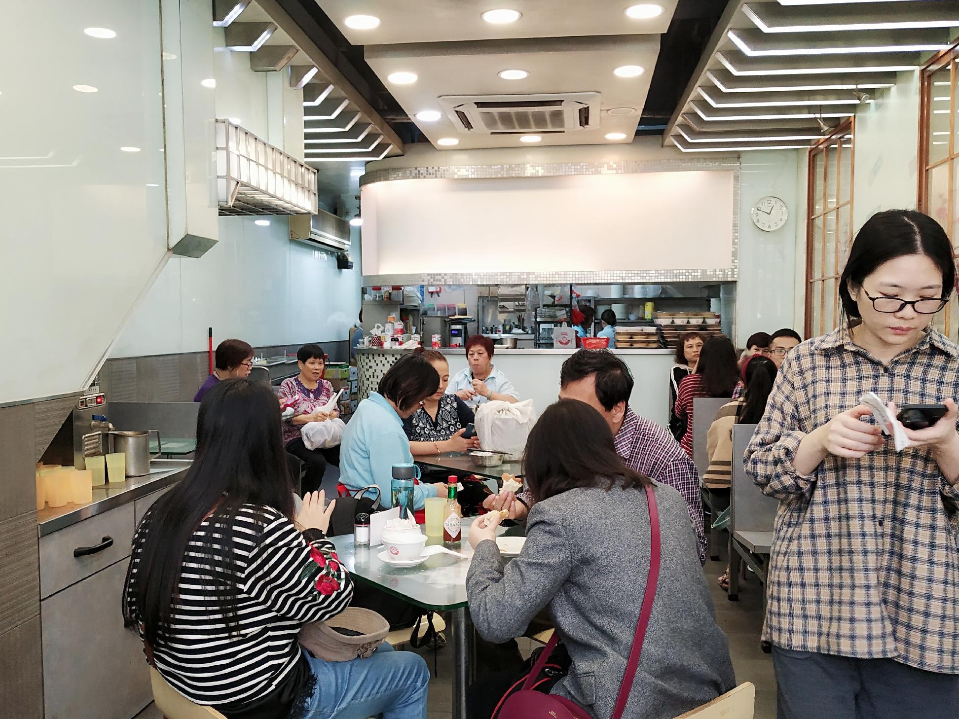 香港取名最有意思的小餐馆,竟以 牛奶公司 命名,澳门也有 