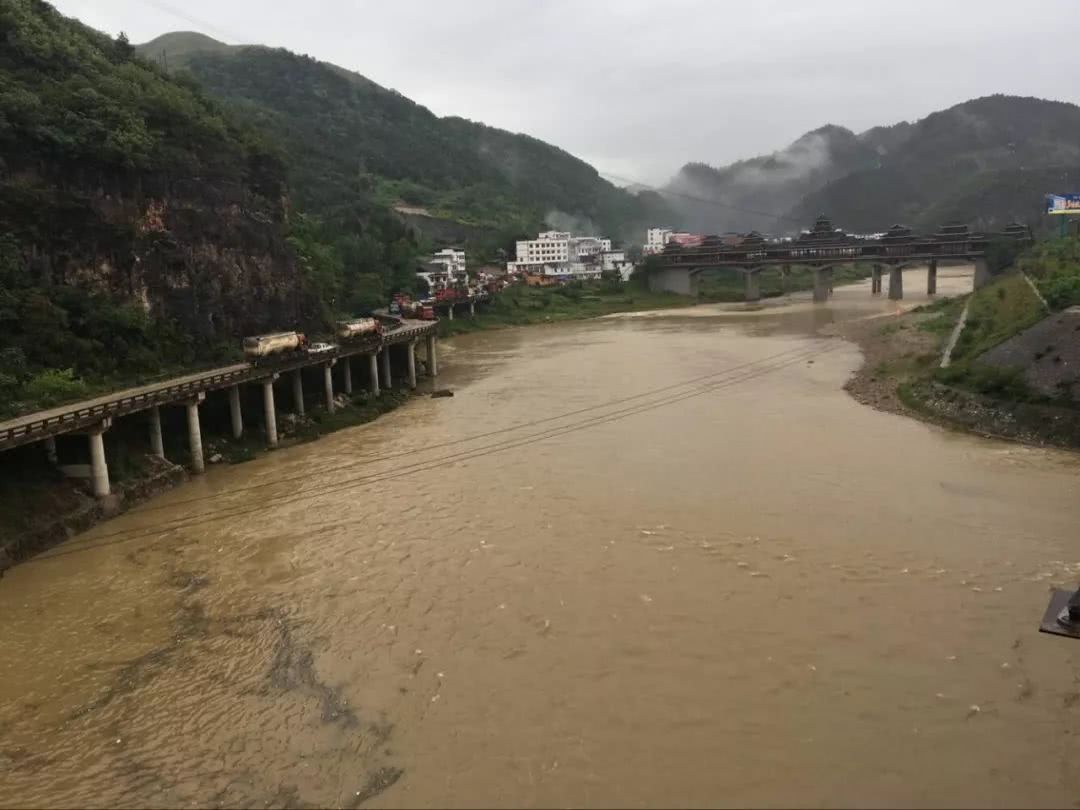 夜间降雨，清水江涨水，凯里岑巩个别街面被淹！