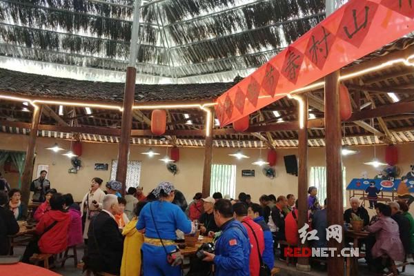 采春茶游苗寨 古丈茶旅正当时