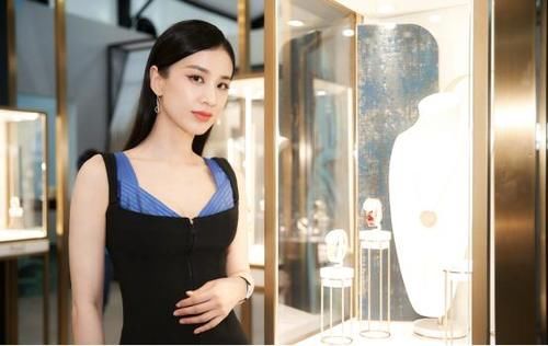 黄圣依、董璇罕见同框，一个是贵妇一个是单身妈妈，谁的状态更好