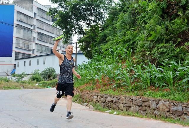 泸州叙永县城西实验学校:全体教职工激情奔跑