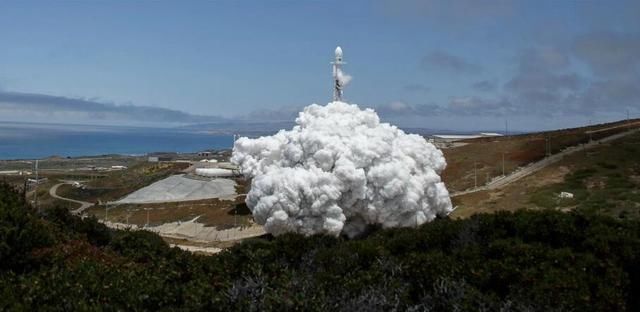 SpaceX猎鹰九号成功发射 猎鹰九号却损坏NASA一个单反