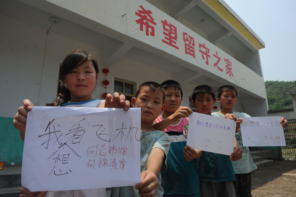 在唯一的弟弟带走后,女孩个人只一女生留在乡村专业v弟弟图片
