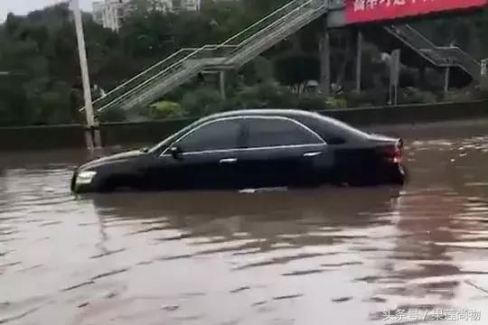 东莞暴雨汽车飘浮甚至没顶，台风漂移，未来天气你要有心理准备