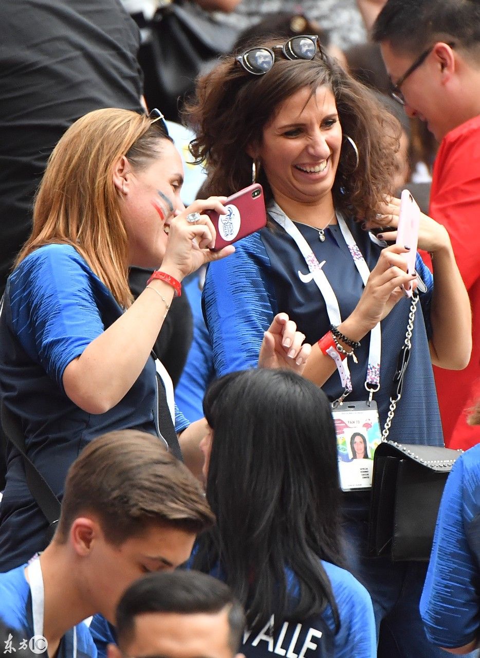 世界杯上法国队颜值一流的家人助威团,网友表