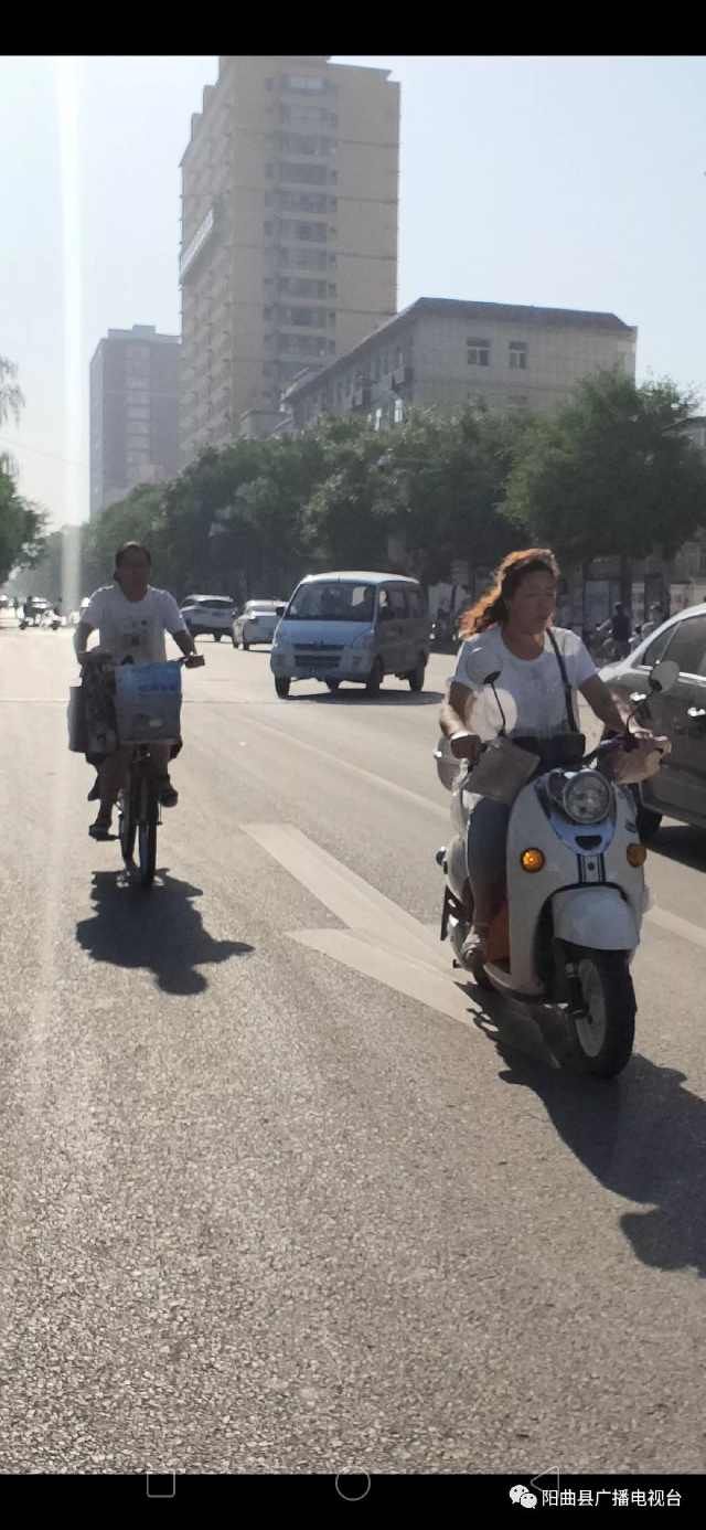 不按规定车道行驶