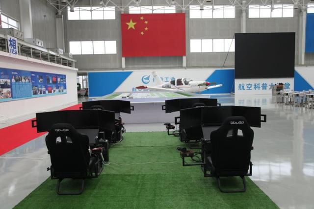 开飞机啦！中航工业游，让您的孩子0距离体验航空科技！