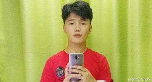 斗鱼主播骚白，继《王者荣耀》261连胜后，将挑战24小时排不进去