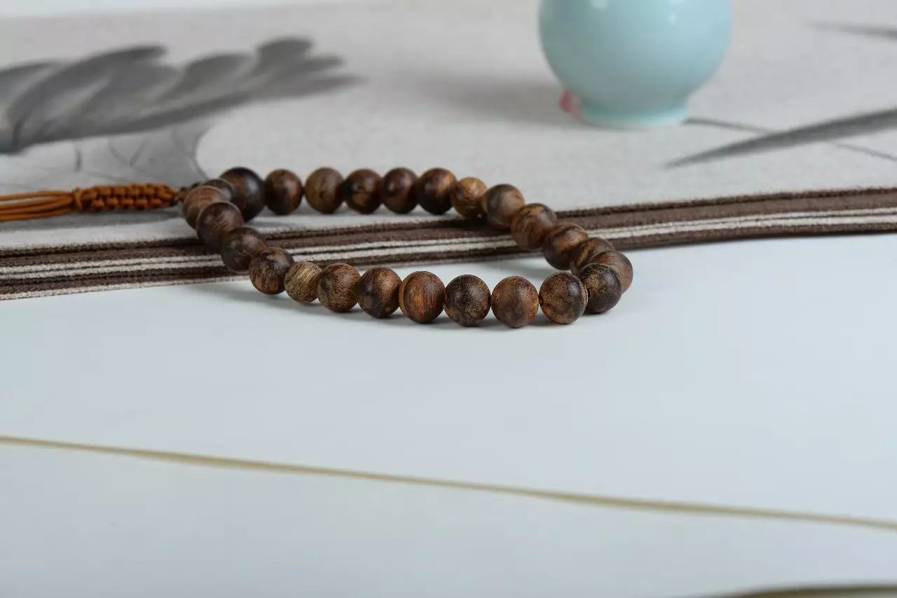 世纪沉香坊:沉香木挑选:想买国产沉香,黑油格和