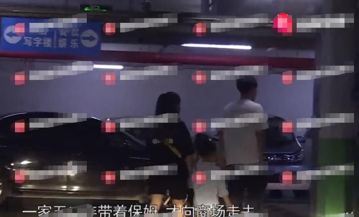 何洁素颜现身火锅店,一家五口齐露面,刁磊护三娃尽显慈父光环! bbin平台官网