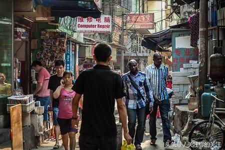 非洲黑人“侵占”了广州整个一条街，置身其中就像去了非洲一样