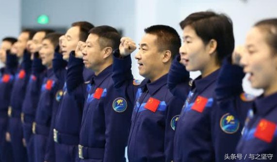 为什么宇航员上太空前，要把指甲全都拔掉?直到今天才知道原因