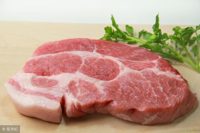 你喂金毛吃生肉,谢天谢地,因为你做对了