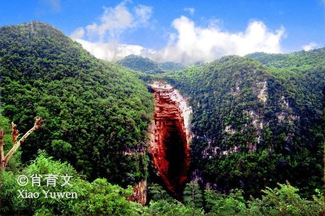 这个绵延十多公里的大地缝,以奇秀雄险幽著称,在云南都很少见