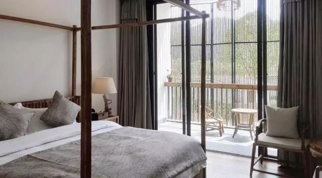 从废弃小学到绝美民宿！千亩稻田环绕、山泉水无边泳池，这间酒店