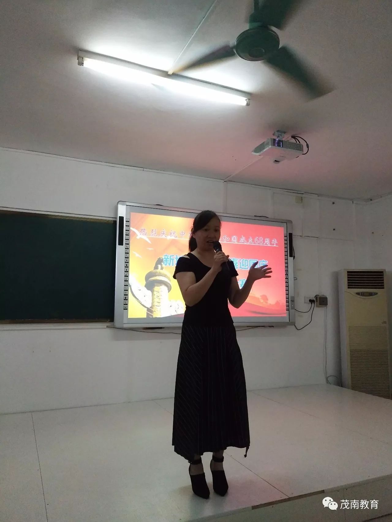 新坡中心小学迎国庆诗歌朗诵比赛通讯稿