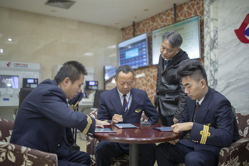 因台风 玉兔 滞留塞班首批旅客即将回国,东航特