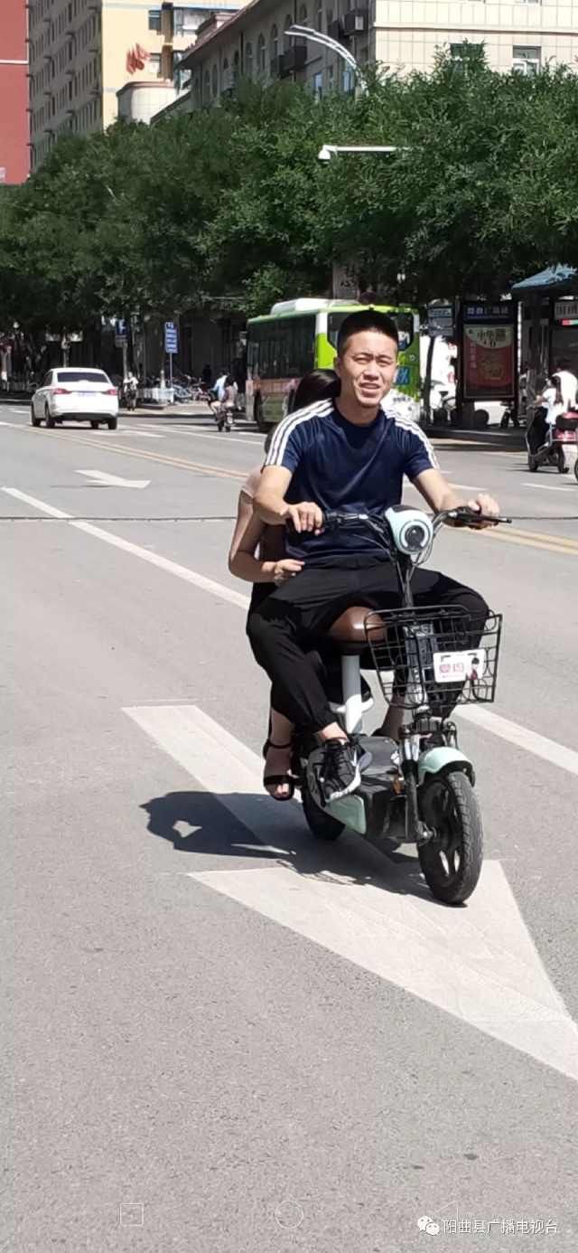 不按规定车道行驶