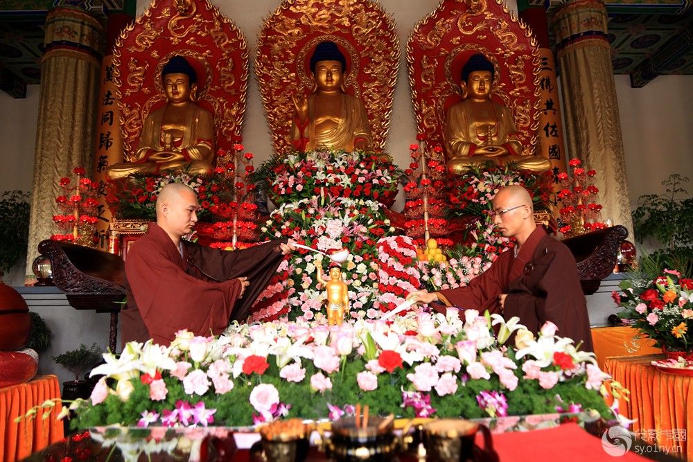 河南镇平鳌圆寺四月初八浴佛法会浴佛节活动隆重举行