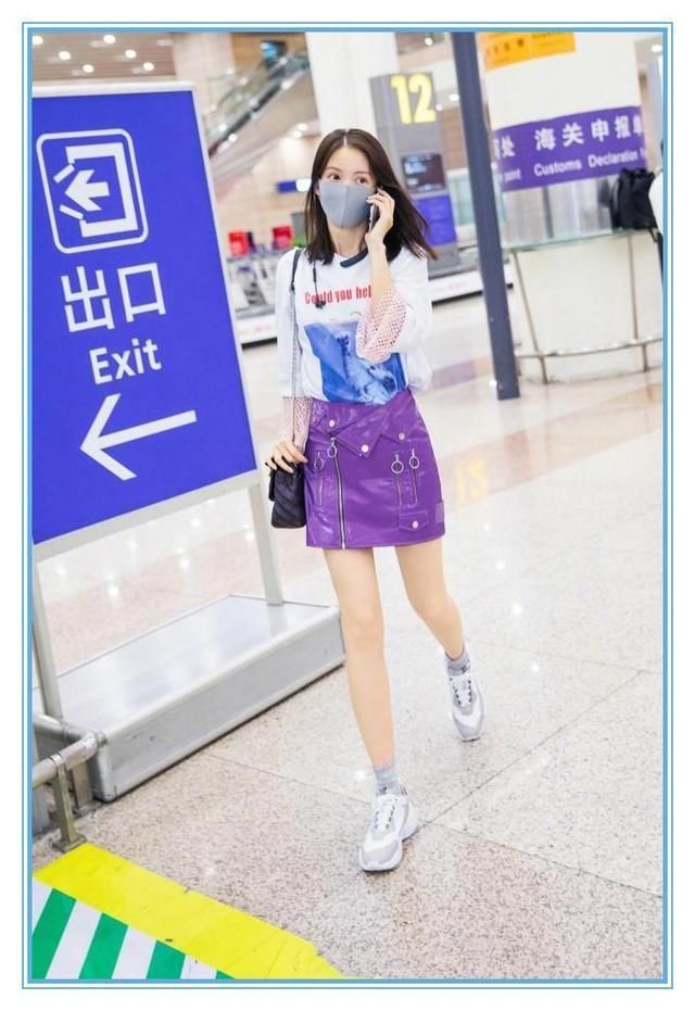 当刘芸和金晨同穿小皮裙现身机场,网友:肯定紫