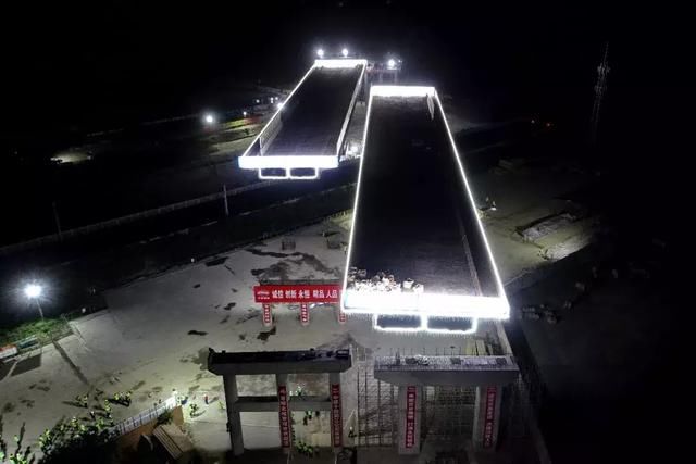 唐山：万吨大桥空中来了个双转体！这条高速年底全线贯通！