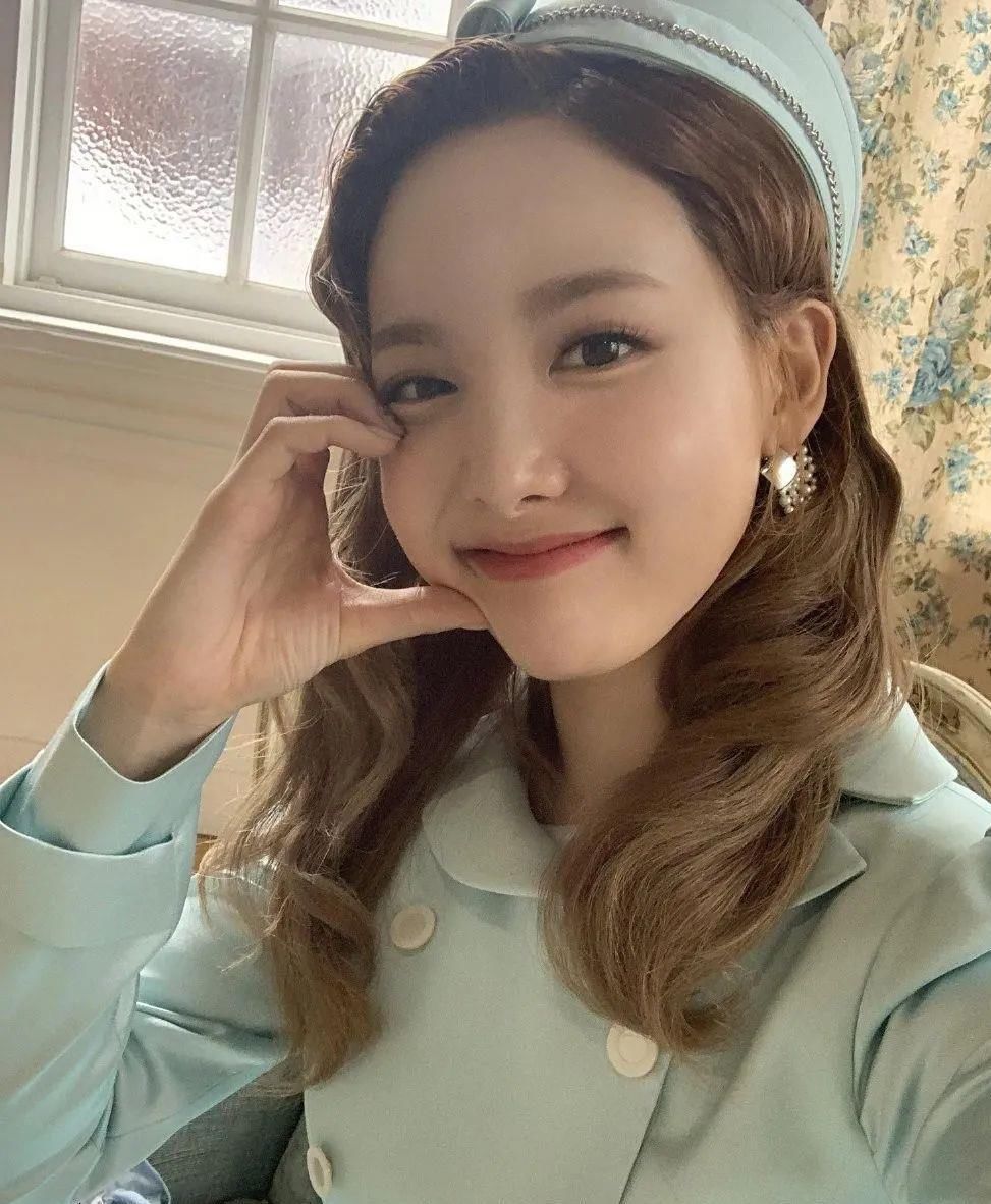 她的脸到底怎么了？