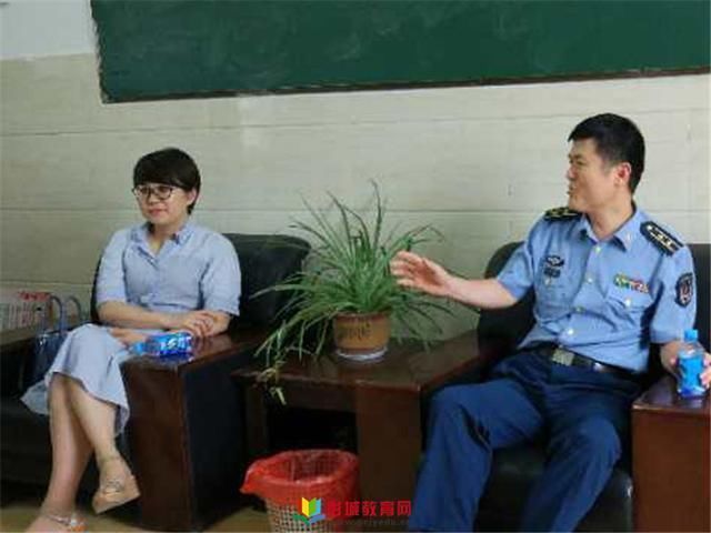 徐州市空军后勤学院来袁寨小学洽谈捐赠图书事