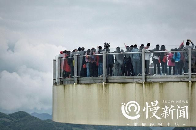 看见:别眨眼，重庆上空有空中飞人来了!