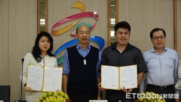 卖水果被郭台铭看不起? 韩国瑜:以后还要抢鸡