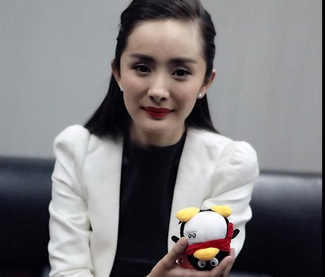 诈捐事件升级!李萌给出新答复,杨幂惊慌失措恐