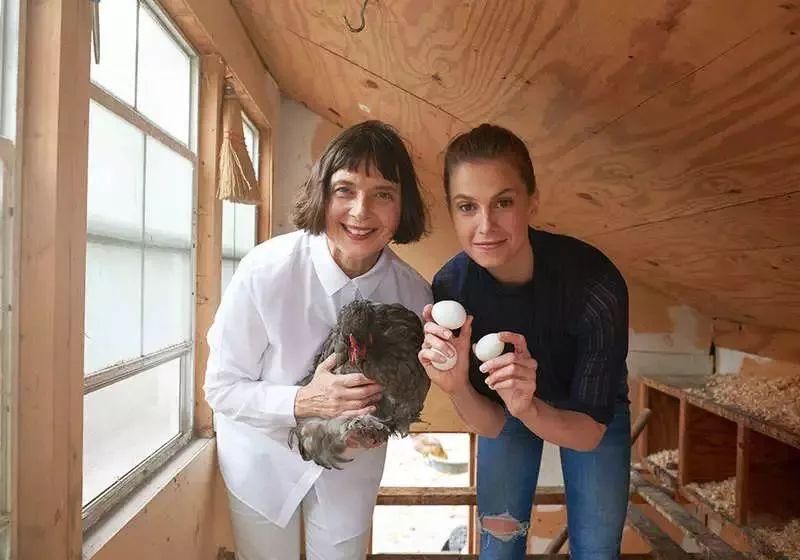 变老就被兰蔻辞退?最贵超模的中年逆袭,农场主