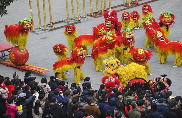 山东枣庄：红红火火过大年