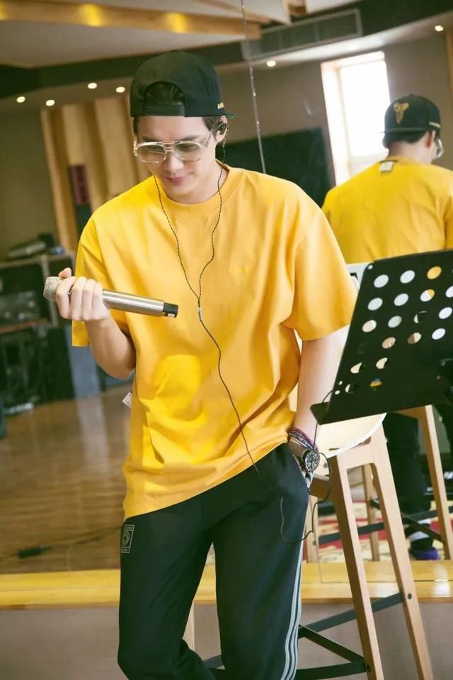 李易峰从实力演员回归初心歌手,12年有爱就《