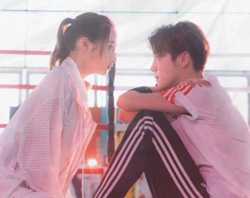 鹿晗干了关晓彤没