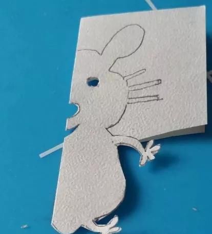 鼠年的老鼠穿什么拿什么