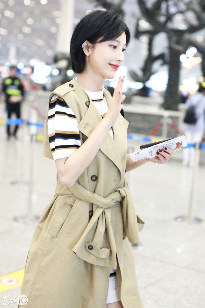 中国内地女演员张俪在北京某机场出现