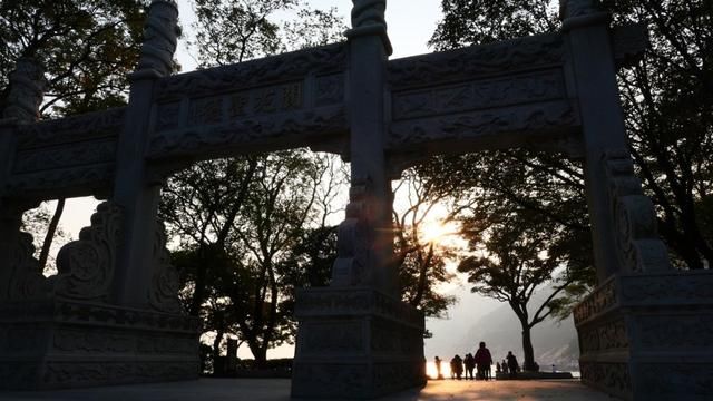 青岛的神话之地海上仙山，海岸线第一高峰旅游攻略！