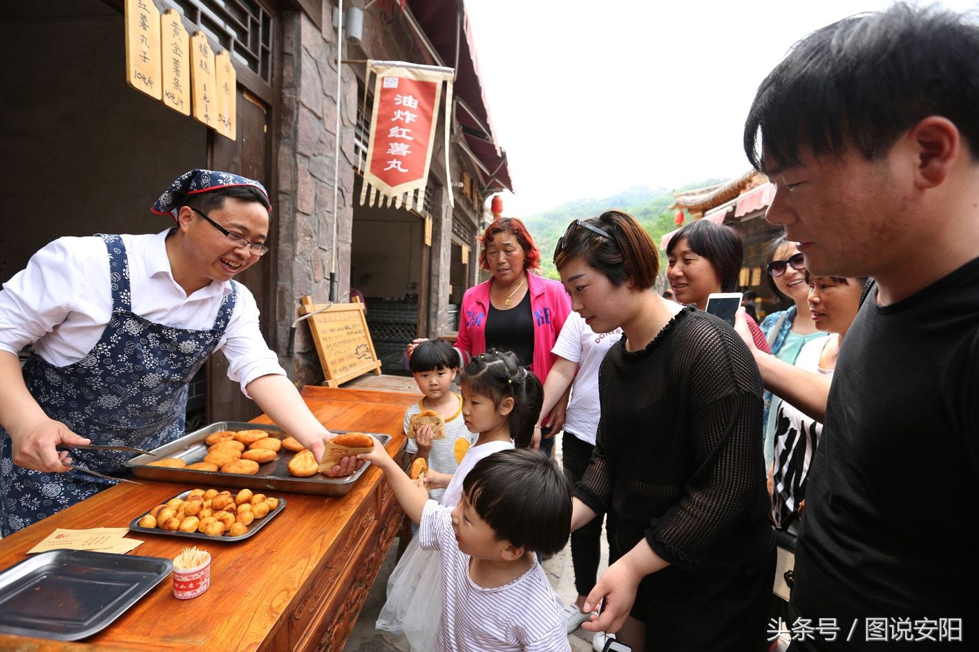 河南淇县:旅游帮扶贫困户 书记成了“店小二”