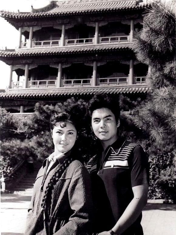 演员姜黎黎全家生活照 八十年代女星 老公为她白头如今气色红润