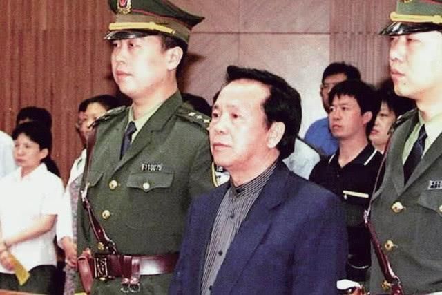 位开国上将与粟裕首次见面就较量,主政广西2