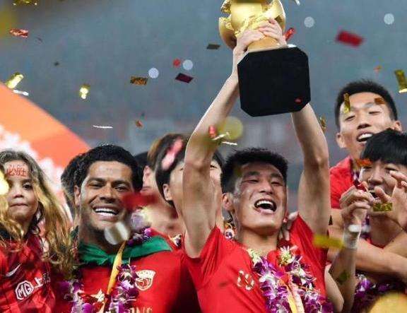 他是中超最强球员武磊, 妻子生娃后仍身材傲人