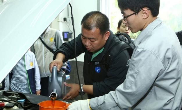 汽车5000公里就要换一次机油?老司机:这个说法不准确 九州娱乐金百利网