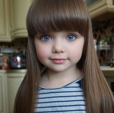 俄罗斯女孩长着一双迷人的蓝眼睛,被公司聘请