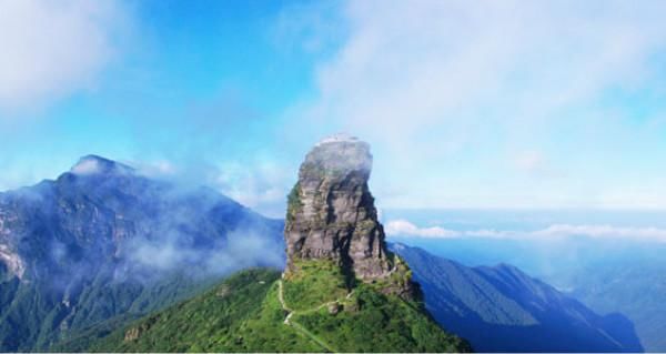 深山峻岭中竟建有房子，8000多级台阶，你敢爬吗？